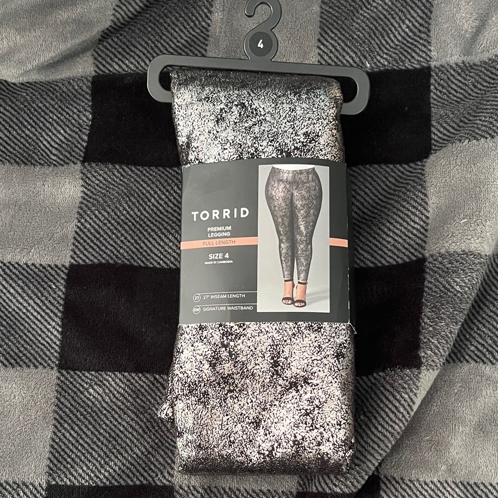 Torrid Black and Silver Gunmetal Crackle Premium Leggings
